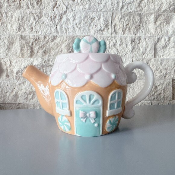 Christmas Gingerbread House teapot - Picture 1 of 7